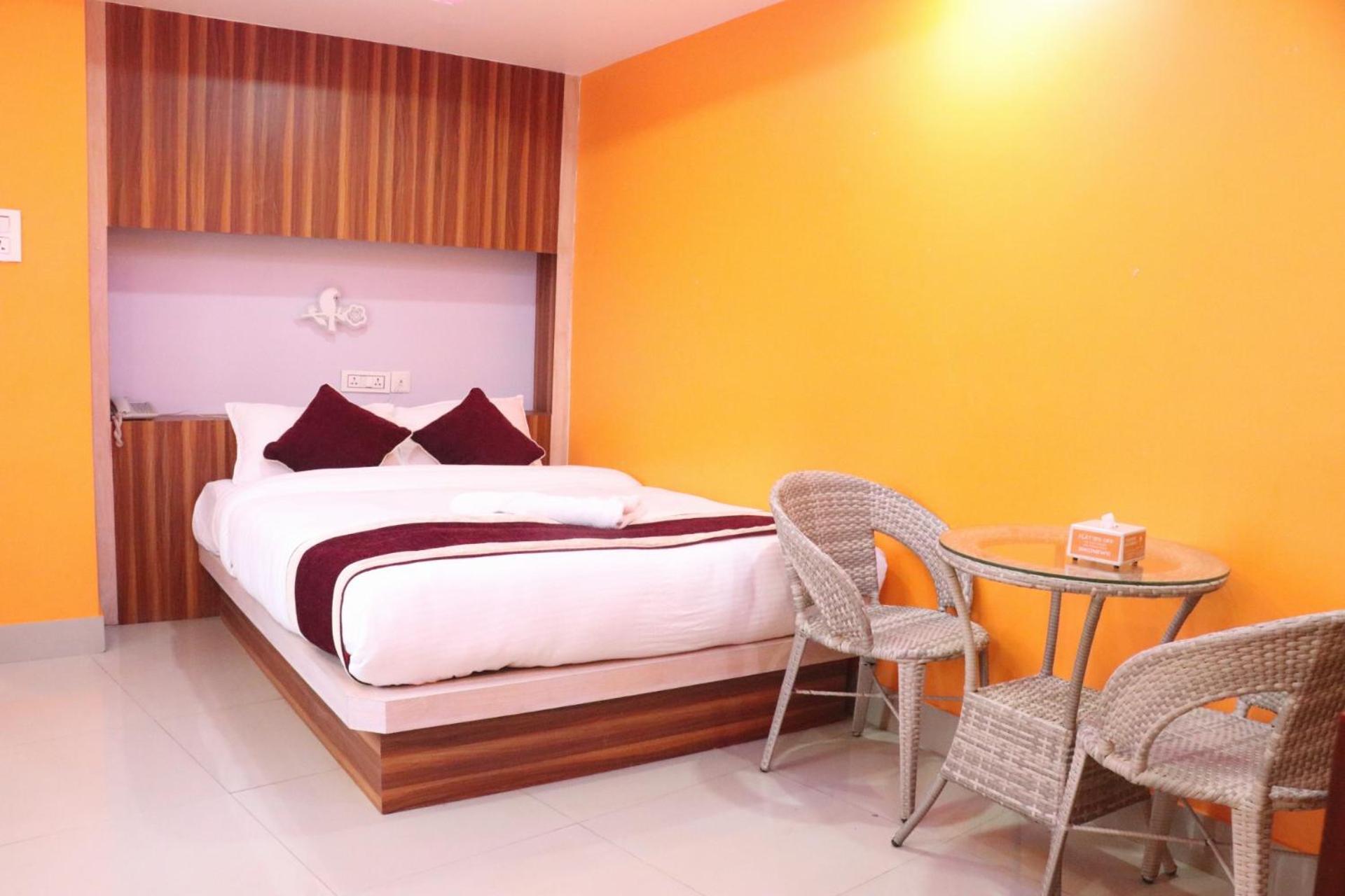 Om Tandoori Hotel Катманду Экстерьер фото