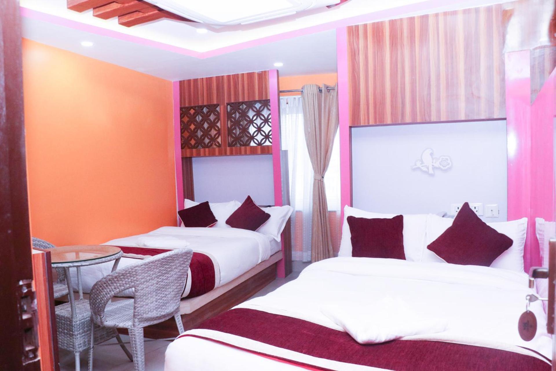 Om Tandoori Hotel Катманду Экстерьер фото